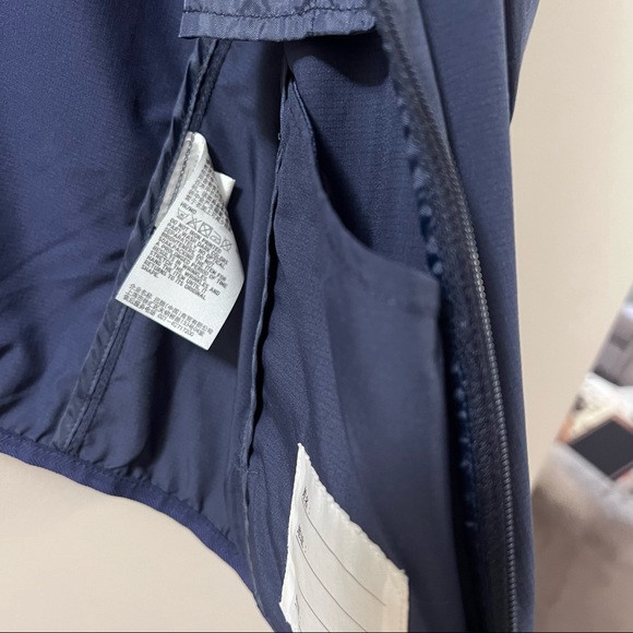 UNIQLO Kids Hooded Windbreaker - Picture 3 of 7